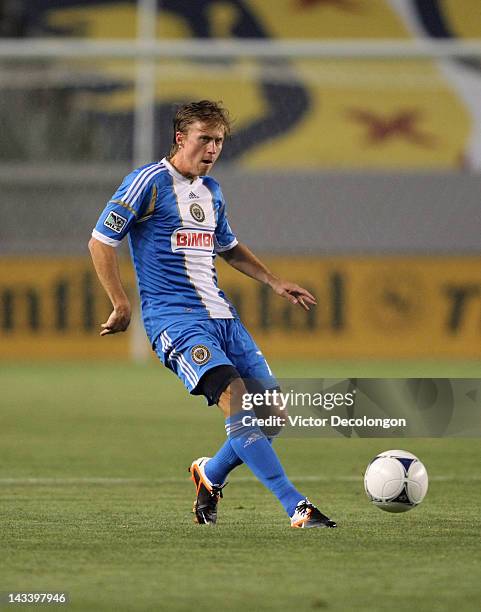 Brian Carroll of Philadelphia Union passes the ball during the MLS match against Chivas USA at The Home Depot Center on April 21, 2012 in Carson,...