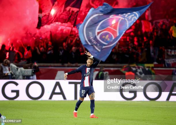 Neymar Jr of PSG celebrates his winning goal during the Ligue 1 match between Paris Saint-Germain and Olympique de Marseille at Parc des Princes...