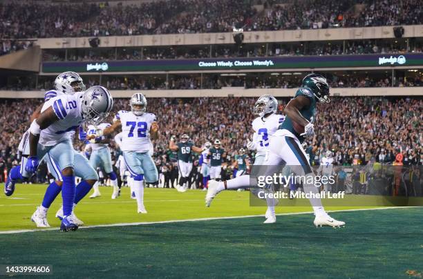 Brown of the Philadelphia Eagles runs in to the end zone to score a touchdown in the second quarter of the game against the Dallas Cowboys at Lincoln...