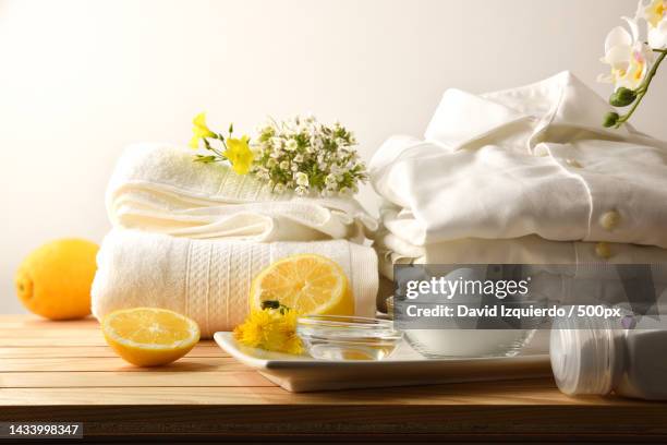 home remedy to wash clothes in sustainable and natural way - aceto foto e immagini stock