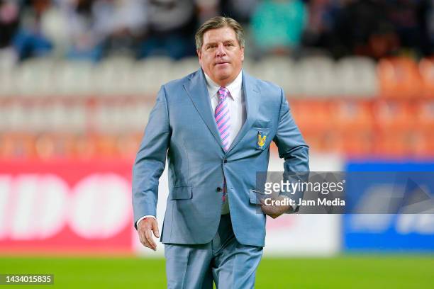 Miguel Herrera, head coach of Tigres looks on during the quarterfinals second leg match between Pachuca and Tigres UANL as part of the Torneo...