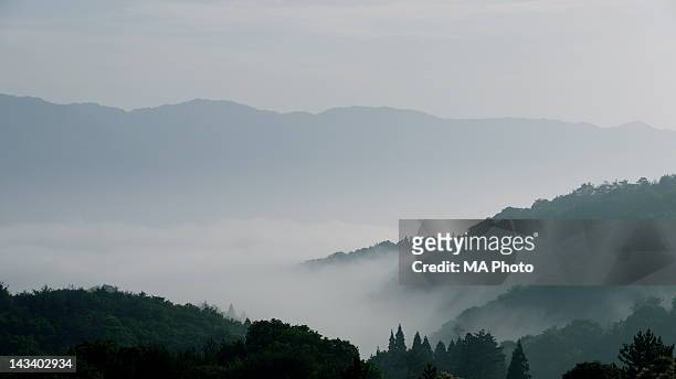 morning japanese mountains - 奈良県 ストックフォトと画像