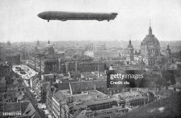 ilustrações de stock, clip art, desenhos animados e ícones de the airship z iii over berlin - berlim