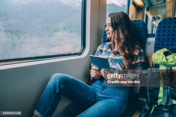 solo traveller - voyage train stock pictures, royalty-free photos & images