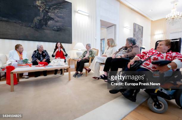 The president of the Community of Madrid, Isabel Diaz Ayuso , receives a group of users of the Residencia de Mayores, Amavir Nuestra Casa, in Collado...