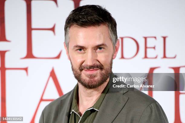 Actor Richard Armitage attends the "La Piel del Tambor" photocall at the Villarreal Hotel on October 17, 2022 in Madrid, Spain.