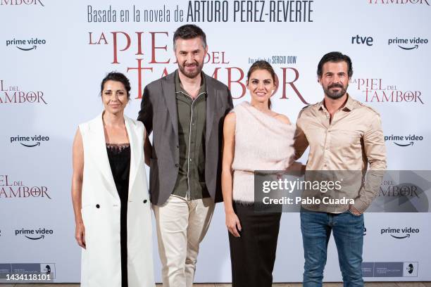 Actors Alicia Borrachero, Amaia Salamanca, Richard Armitage and Rodolfo Sancho attend the "La Piel del Tambor" photocall at the Villa Real hotel on...