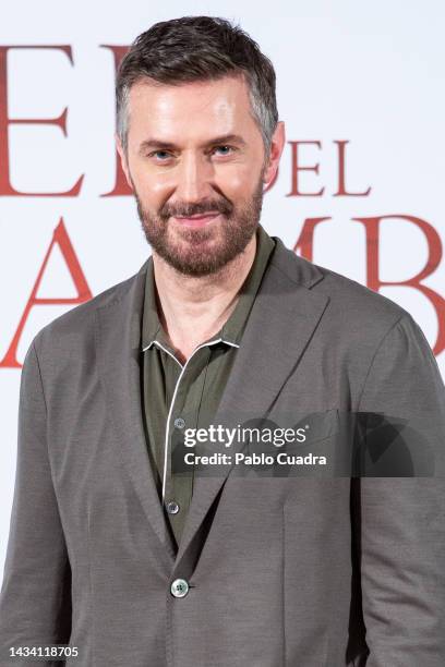 British actor Richard Armitage attends the "La Piel del Tambor" photocall at the Villa Real hotel on October 17, 2022 in Madrid, Spain.