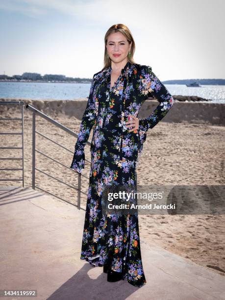 Alyssa Milano attends ‘’The Hollywood Reporter Women In Global Entertainment Lunch’’ Photocall on October 17, 2022 in Cannes, France.