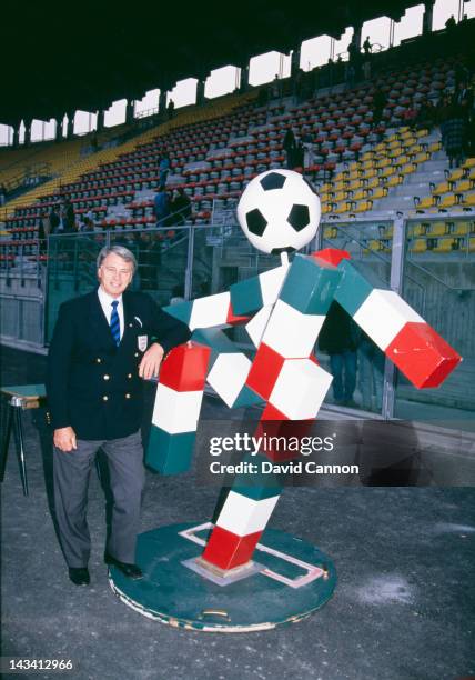 England manager Bobby Robson with 'Ciao', the mascot of the 1990 FIFA World Cup, Italy, 1990.