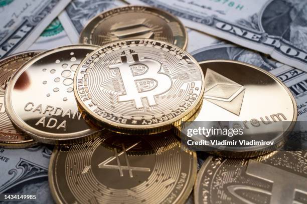 concept - cryptocurrency on banknotes - peer to peer finance stock pictures, royalty-free photos & images