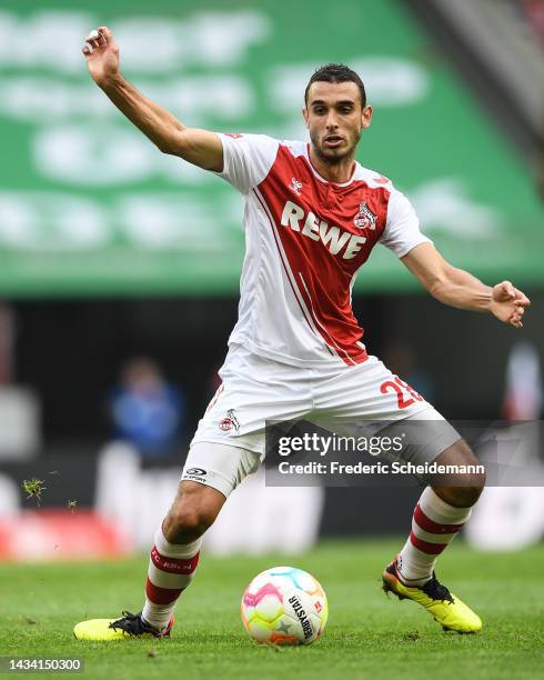 Ellyes Skhiri of Koeln controls the ball during the Bundesliga match between 1. FC Köln and FC Augsburg at RheinEnergieStadion on October 16, 2022 in...