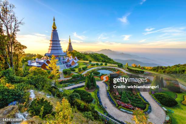 doi inthanon à chiang mai, thaïlande - temple photos et images de collection