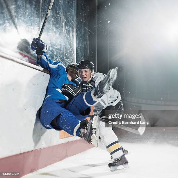 board check, ice hockey players - foul sports - fotografias e filmes do acervo