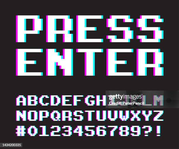 ilustraciones, imágenes clip art, dibujos animados e iconos de stock de letras y números del alfabeto de píxeles. fuente pixel art. efecto glitch. ilustración vectorial - glitch font vector