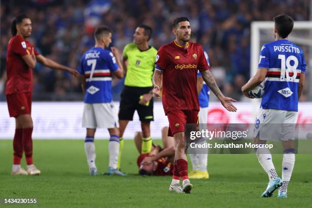 Lorenzo Pellegrini of AS Roma confronts Ignacio Pussetto of UC Sampdoria during the Serie A match between UC Sampdoria and AS Roma at Stadio Luigi...