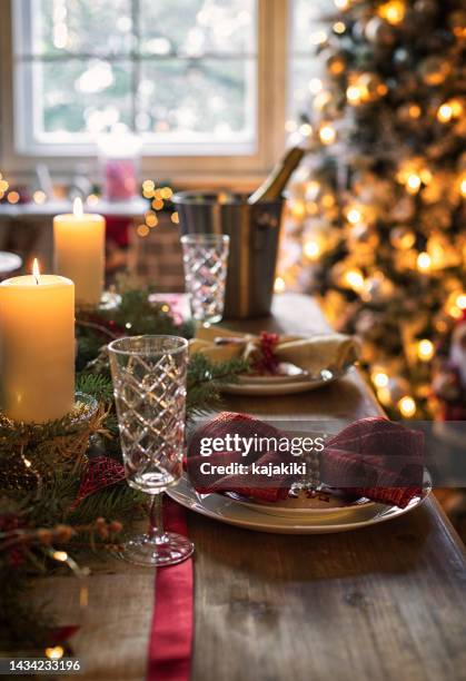 elegant christmas dining table - fancy dinner setting stock pictures, royalty-free photos & images