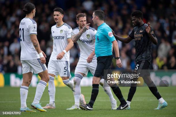 Robin Koch, Liam Cooper and Pascal Struijk of Leeds United appeal to referee Chris Kavanagh with Thomas Partey of Arsenal in action during the...