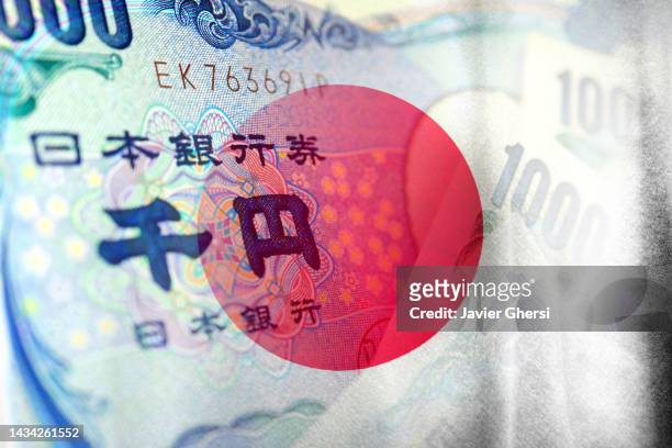 japan flag and japanese yen cash bills - yen sign stock-fotos und bilder