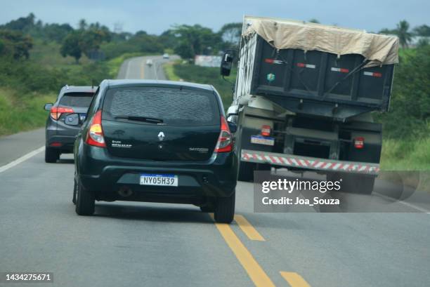 overtaking on federal highway - dpf stock pictures, royalty-free photos & images