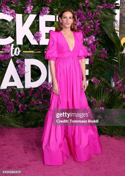 Julia Roberts attends the premiere of Universal Pictures' "Ticket To Paradise" at Regency Village Theatre on October 17, 2022 in Los Angeles,...