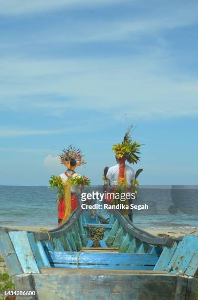 mentawai ethnic wedding - ilhas mentawai imagens e fotografias de stock
