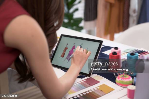 fashion designer design sketch fashion illustration on tablet - writing instrument bildbanksfoton och bilder