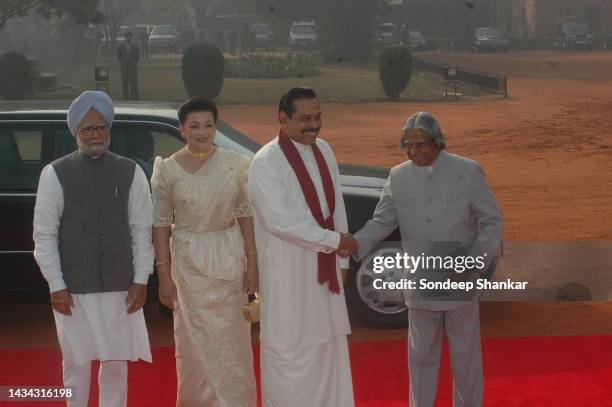 Sri Lanka Presiden Mahinda Rajapaksa is greeted by President A P J Abdul Kalam in he forecourt of the Presidential Palace in New Delhi, India as the...