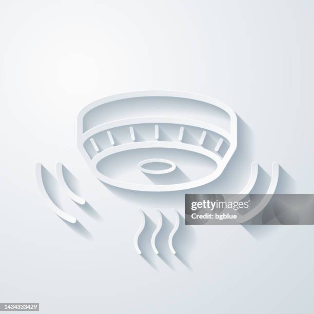 ilustraciones, imágenes clip art, dibujos animados e iconos de stock de alarma de humo. icono con efecto de corte de papel sobre fondo en blanco - smoke-detector-with-smoke