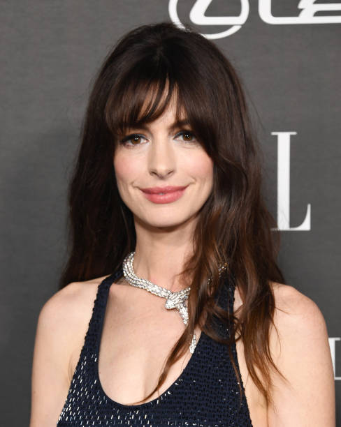 Anne Hathaway attends 29th Annual ELLE Women In Hollywood Celebration on October 17, 2022 in Los Angeles, California.
