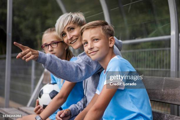 female soccer mom football coach with two children during a training session - sports training camp 個照片及圖片檔