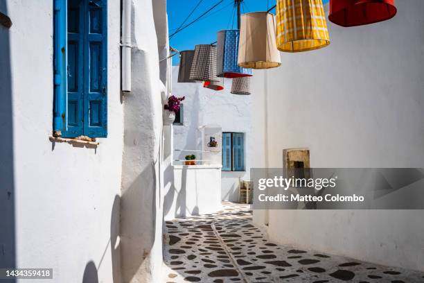 in the streets of the old town, naxos island, greece - naxos stock-fotos und bilder