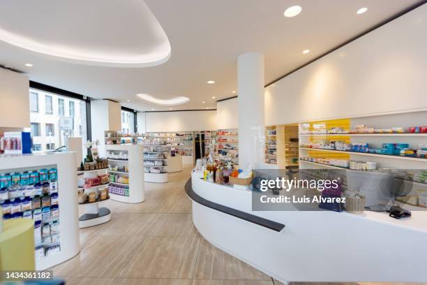 modern medical store interior - pharmacy imagens e fotografias de stock