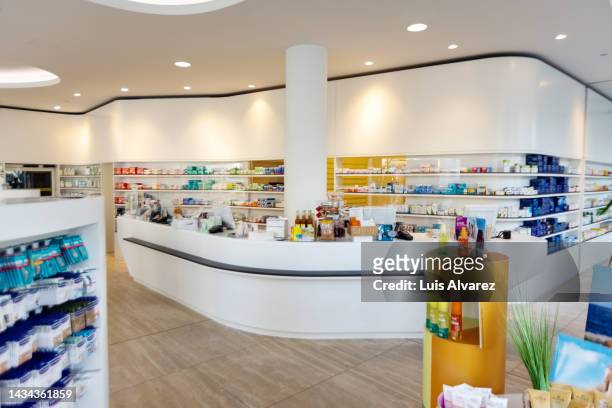 interior of a modern pharmacy store - convenience - fotografias e filmes do acervo