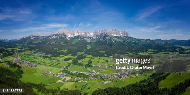 wilder kaiser mountain - aerial view - kaiser stockfoto's en -beelden