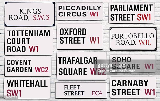 london street signs - straatnaambord stockfoto's en -beelden