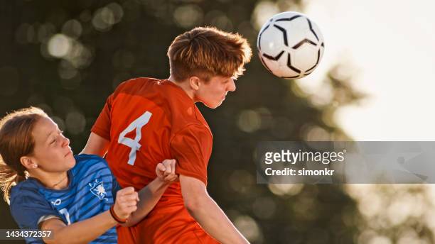 female players heading ball - header stock pictures, royalty-free photos & images