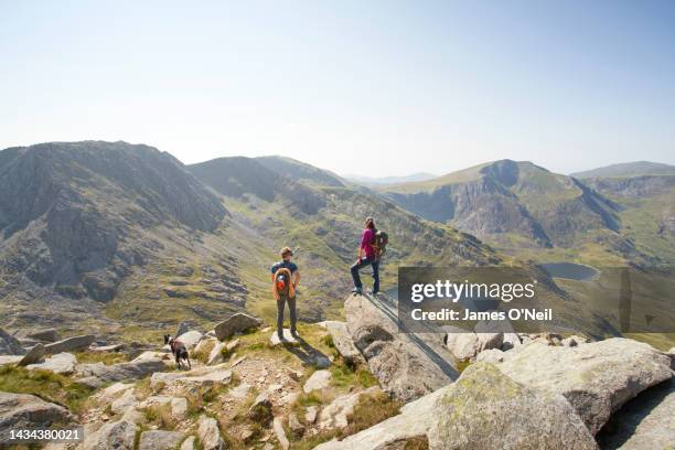 adventurous couple together in the mountains - snowdonia fotografías e imágenes de stock