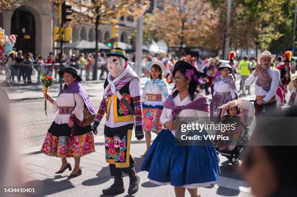 The Offering of Flowers to the Virgen del Pilar is the most important and popular event of the Fiestas del Pilar held on Hispanic Day, Zaragoza,...