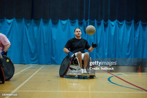 practicing on the hardcourt - wheelchair rugby stockfoto's en -beelden