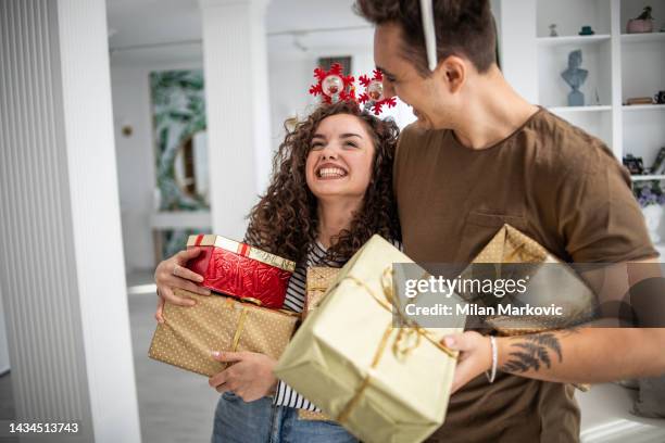 giving new year's gifts - new year gifts imagens e fotografias de stock