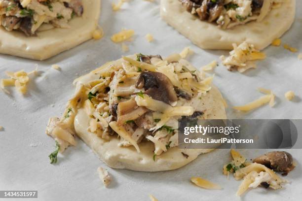 preparing roast chicken and mushroom puff pastry shell's - vol au vent stockfoto's en -beelden