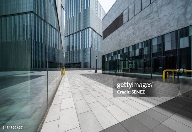 venue outside the modern city building - fensterfront stock-fotos und bilder