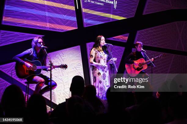 Noah Cyrus Photos and Premium High Res Pictures - Getty Images