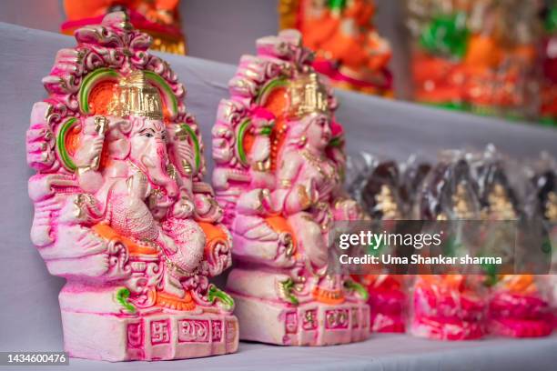 ganesh laxmi on diwali - laxmi ganesh stock pictures, royalty-free photos & images