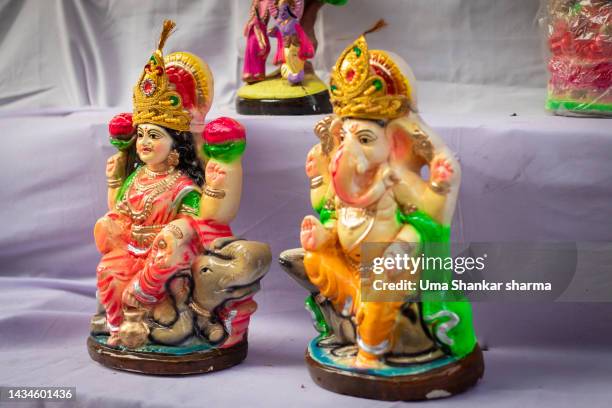 ganesh laxmi idols on diwali for sale - india market stock pictures, royalty-free photos & images