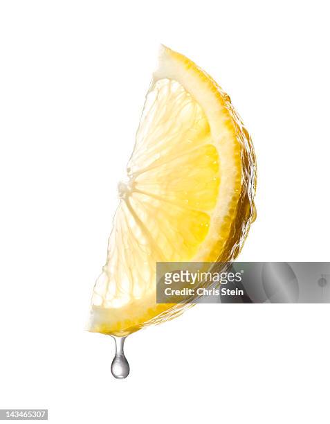 juicy lemon wedge - lemon slices stockfoto's en -beelden
