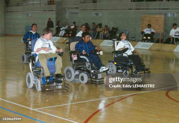 Joueurs en fauteuil roulant pendant le match de football entre Vaucresson et Paris Saint Jean de Dieu Le Plessis Robinson Athlétic Club dans les...