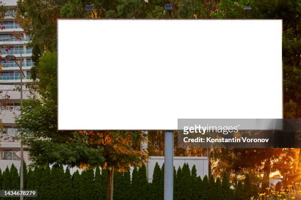 blank billboard mockup ready for new advertisements - blank billboard stockfoto's en -beelden