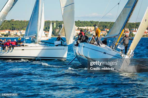 sailing crew on sailboat during regatta - race unity stock pictures, royalty-free photos & images